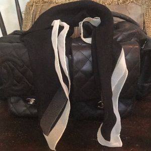 ARDEN B NECK SCARF. BLACK/WHITE.🤍🖤 Pretty/Dainty